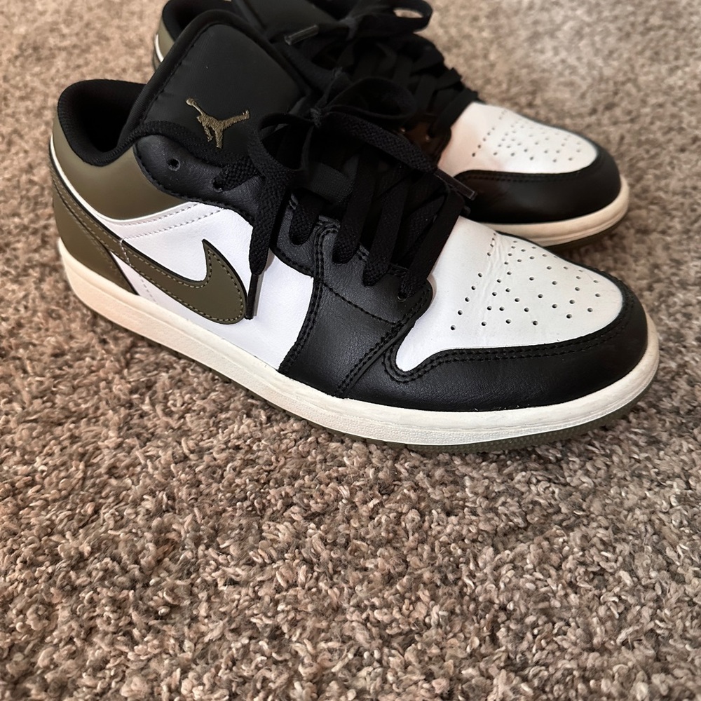 Jordan Boys Black and White Sneakers